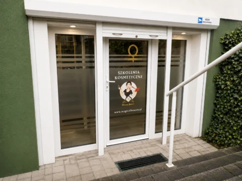 Dom: mieszkanie + 2 lokale usługowe – zdjęcie 11